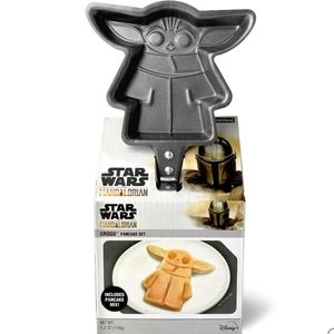 Starwars Baby Yoda pancake skillet gift set